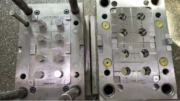 注塑模具制造廠是怎么在模具上刻字的？